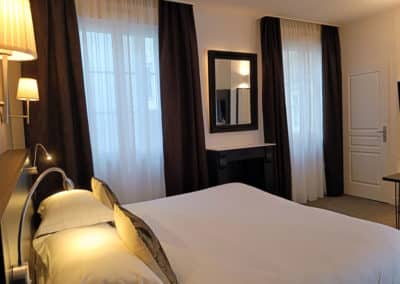 Chambre premium avec cheminée de l'Hôtel Voltaire Opéra du centre de Nantes