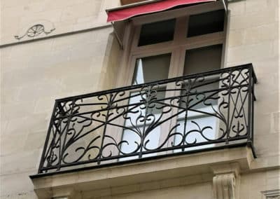 Fenêtre avec Balcon de l'Hôtel Voltaire Opéra du centre de Nantes